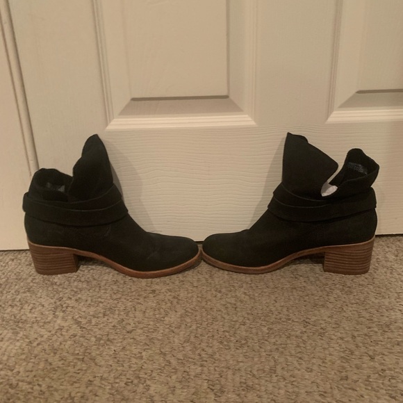 UGG Black and Brown Ankle Boots Size 7 - Picture 2 of 7